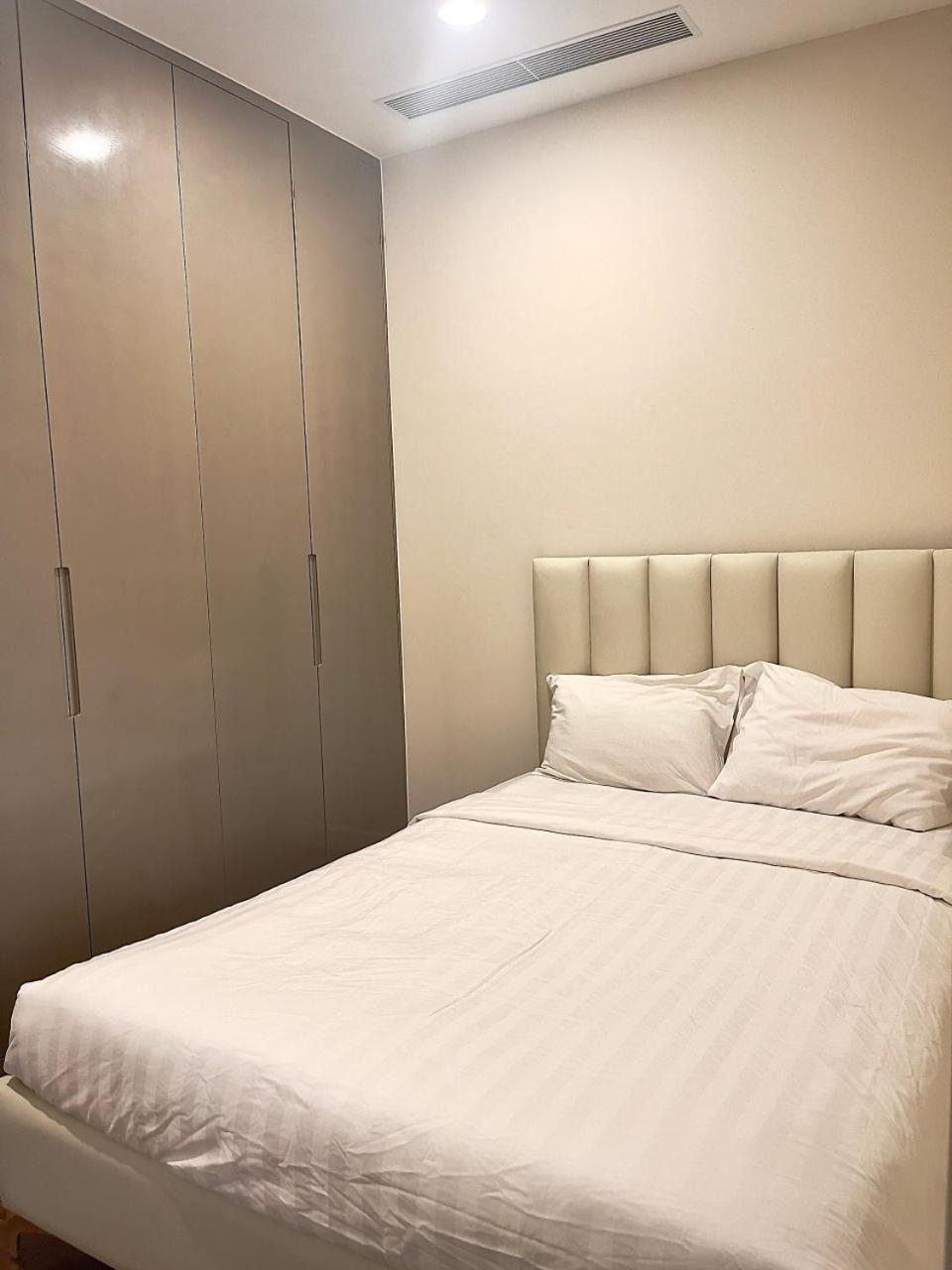 The Rixx Madison Apartment *